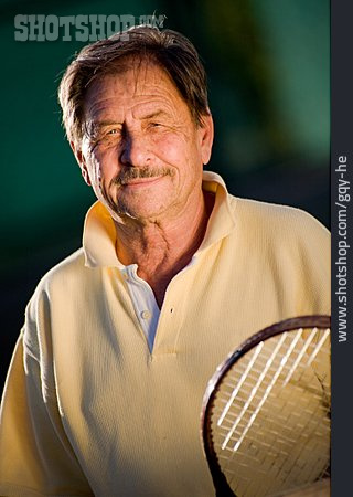 
                Senior, Aktiver Senior, Tennis, Tennisschläger                   