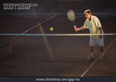 
                Aktiver Senior, Tennis, Tennisplatz                   