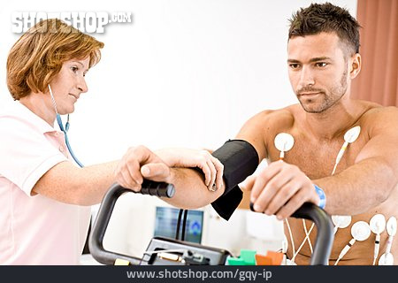 
                Gesundheitswesen & Medizin, Blutdruck, Arztpraxis, Blutdruckmessung, Belastungs-ekg                   