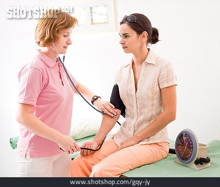
                Untersuchung, Blutdruck, Arztbesuch, Blutdruckmessung                   