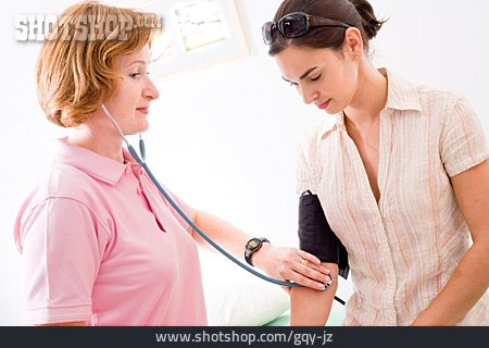 
                Untersuchung, Blutdruck, Stethoskop, Arztbesuch, Blutdruckmessung                   
