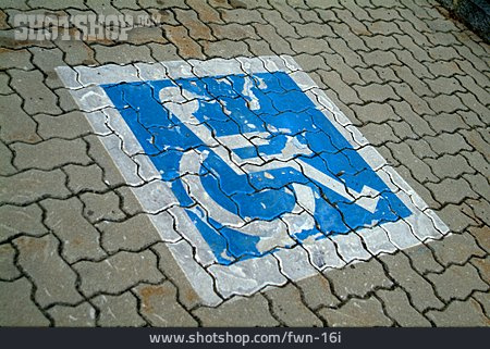 
                Parkplatz, Piktogramm, Rollstuhlfahrer                   