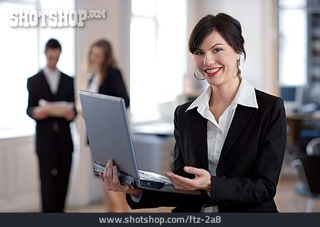 
                Geschäftsfrau, Büro & Office, Laptop                   