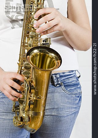 
                Musizieren, Saxophon, Saxofonistin                   