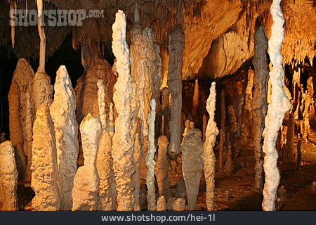 
                Tropfsteinhöhle, Stalagmiten                   