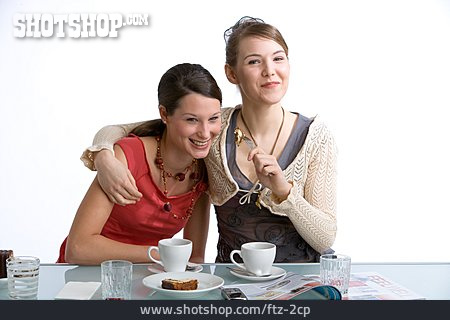 
                Junge Frau, Frau, 2 Personen, Kaffeepause                   
