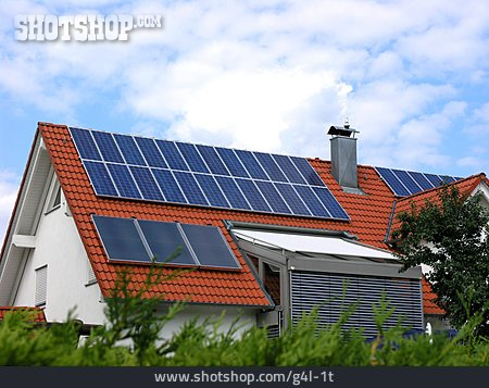 
                Wohnhaus, Dach, Solarenergie                   