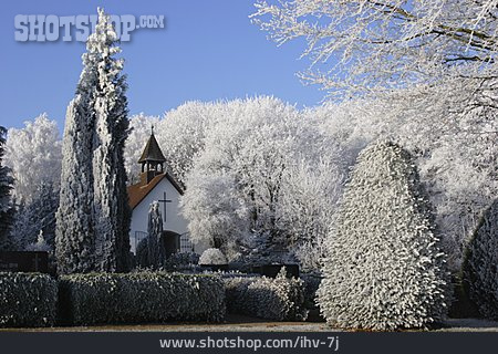 
                Winterlandschaft, Friedhof, Friedhofskapelle                   