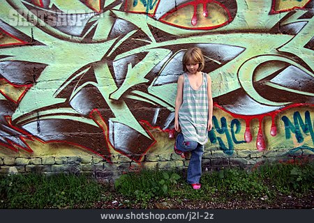 
                Mädchen, Graffiti                   