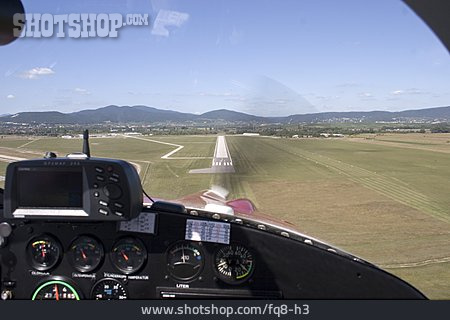 
                Flugzeug, Cockpit, Landebahn, Flugplatz                   