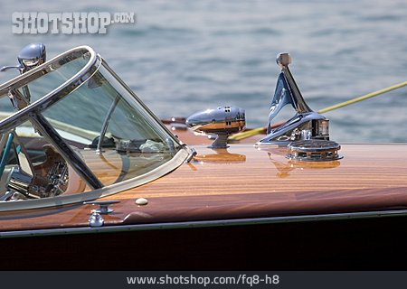 
                Cockpit, Motorboot                   