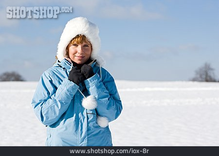 
                Frau, Kleidung & Accessoires, Frieren, Schneelandschaft                   