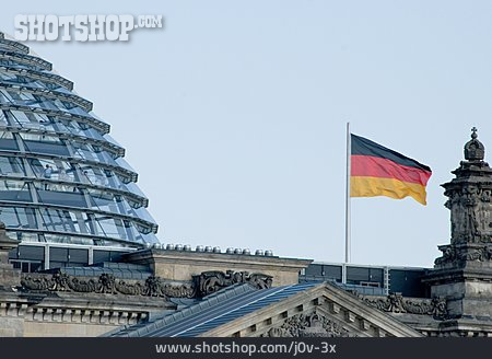 
                Berlin, Deutschlandfahne, Reichstag, Bundestag                   