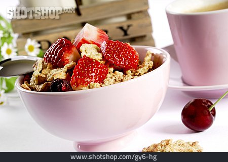
                Gesunde Ernährung, Frühstück, Müsli, Erdbeere                   