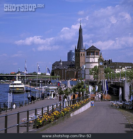 
                Düsseldorf, Rhein, Uferpromenade                   