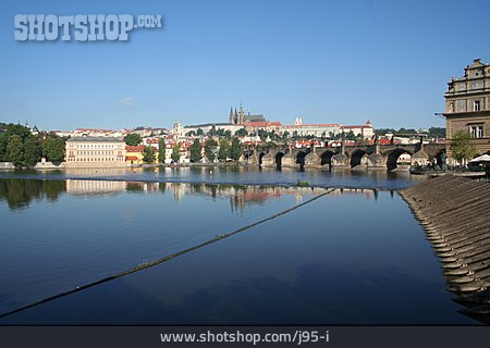 
                Prag, Moldau, Karlsbrücke, Hradschin                   