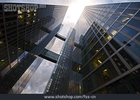 
                Bürogebäude, Moderne Baukunst, Highlight Towers                   