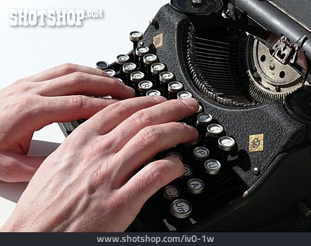 
                Historische Technik, Tippen, Schreibmaschine                   