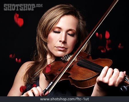 
                Romantisch, Musizieren, Violinistin, Geigen                   