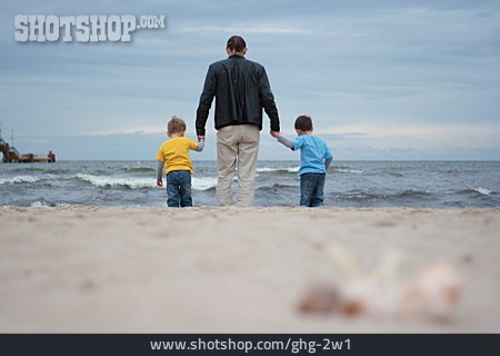 
                Vater, Strandspaziergang, Sohn                   