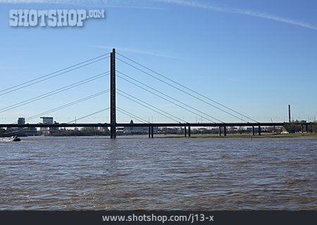 
                Düsseldorf, Rhein, Rheinkniebrücke                   