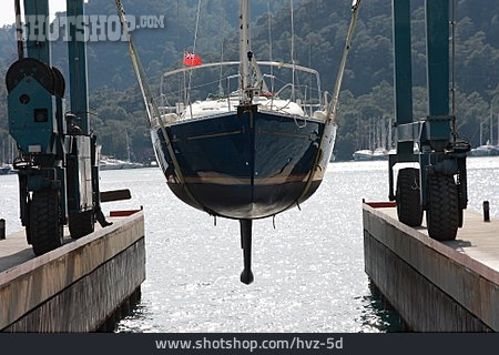 
                Segelboot, Werft, Bootslift                   