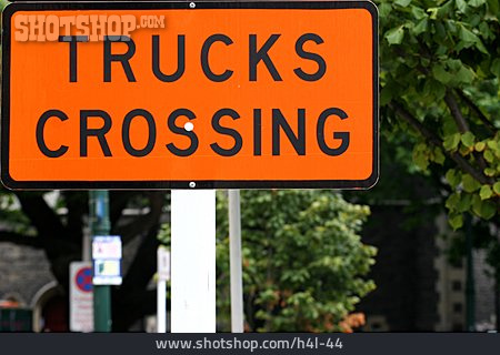 
                Verkehrsschild, Trucks Crossing                   