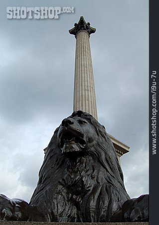 
                London, Trafalgar Square, Löwenskulptur, Nelsonsäule                   