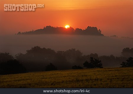 
                Morgenstimmung, Hügellandschaft, Toskana                   
