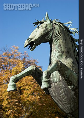 
                Hengst, Bronzestatue, Pferdestatue                   
