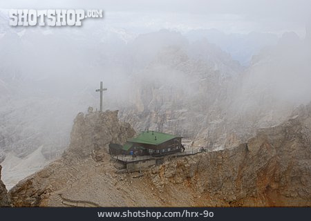 
                Gebirge, Nebel, Schutzhütte                   