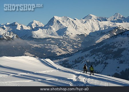 
                Winterlandschaft, Wintersportler, Schweiz, Berner Oberland                   