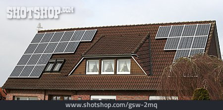 
                Hausdach, Photovoltaik, Solaranlage                   
