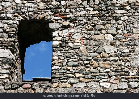
                Durchblick, Burgmauer, Fensterhöhle                   