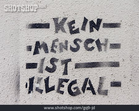 
                Hauswand, Kein Mensch Ist Illegal, Einwanderung, Asyl, Stencil                   