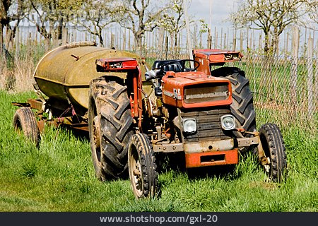 
                Landwirtschaft, Traktor, Güllefass                   