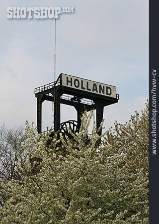 
                Industriedenkmal, Förderturm, Zeche Holland                   