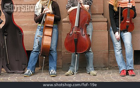 
                Geige, Violoncello, Straßenmusikant, Musikschüler                   