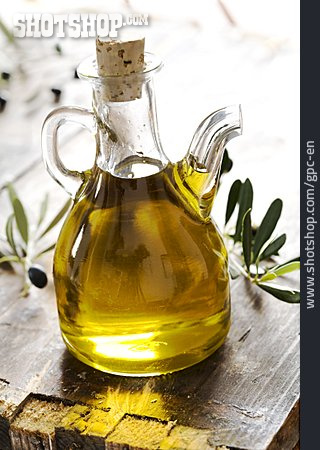 
                Olivenöl, ölkaraffe, Mediterrane Küche                   
