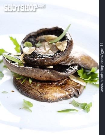 
                Portobello Pilze, Pilzgericht, Vegetarische Küche                   
