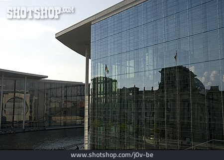 
                Berlin, Glasfassade, Bundestag                   