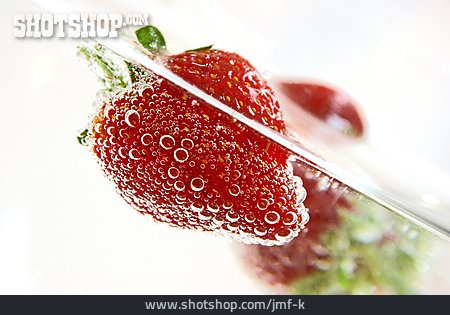 
                Luftblasen, Wasserblasen, Erdbeere                   