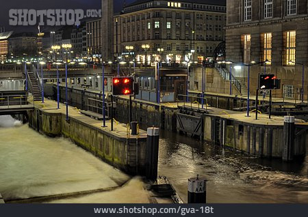 
                Hamburg, Rathauskanalschleuse, Schleuse                   