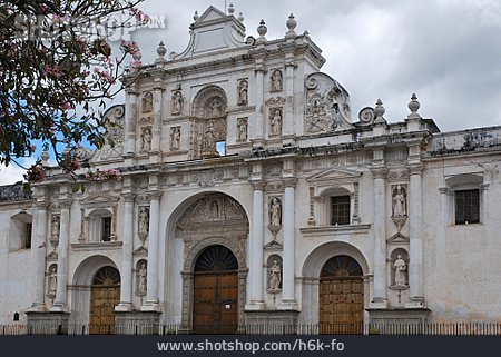 
                Guatemala, Catedral De Santiago                   