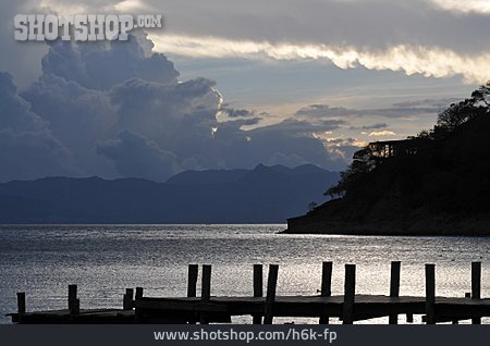 
                Landschaft, Silhouette, Holzsteg, Atitlan See                   