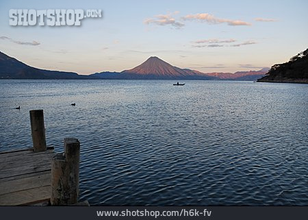 
                Landschaft, Holzsteg, Atitlan See                   