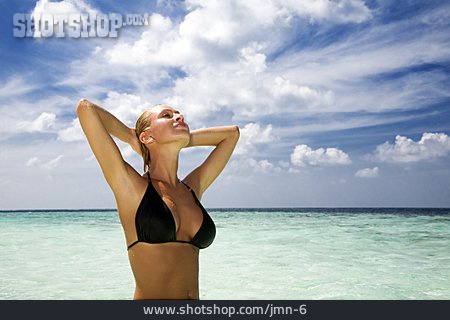 
                Frau, Sorglos & Entspannt, Meer, Bikini                   