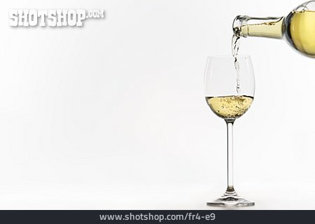 
                Weinglas, Einschenken, Weißwein                   