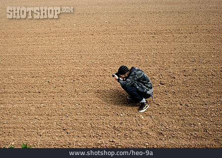 
                Junger Mann, Mann, Feld, Fotografieren                   