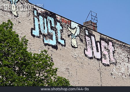 
                Just, Graffiti, Hauswand                   